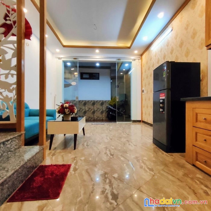 Bán nhà trần thái tông 30m x 5 tầng, cách phố vài bước chân, 4.3 tỷ.