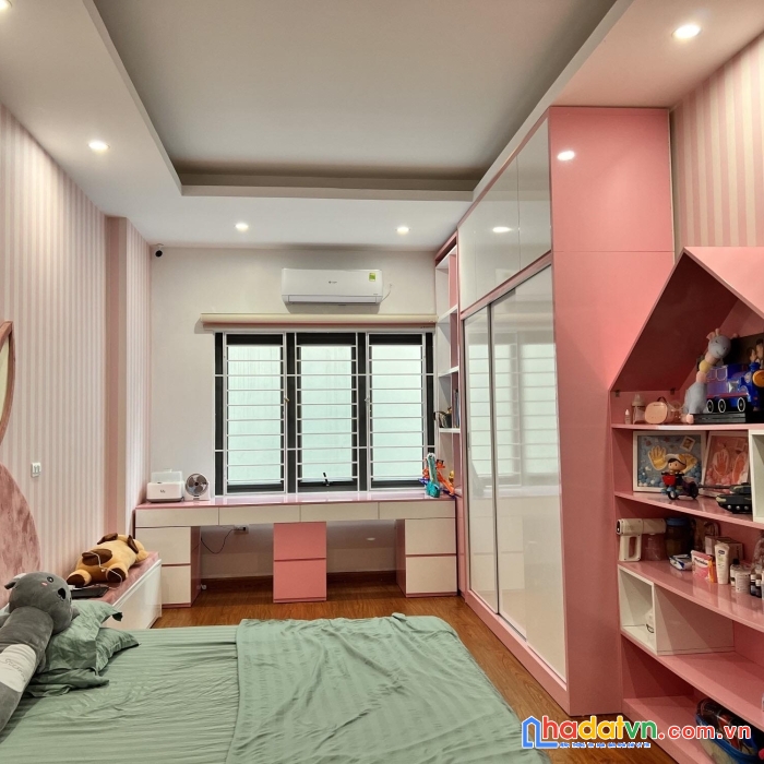 Bán nhà phố trần thái tông 35m x 5 tầng, nhà mới, nội thát hiện đại, 5.4 tỷ.