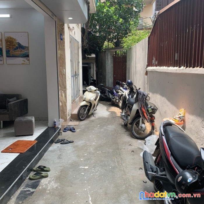 Thanh xuân – nhà mới ở ngay – ngõ thông tứ tung – ban công từng tầng – gân phố.