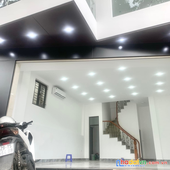 Mặt phố trần khát chân, lô góc, thang máy, ô tô, kinh doanh, giá 24 tỷ,