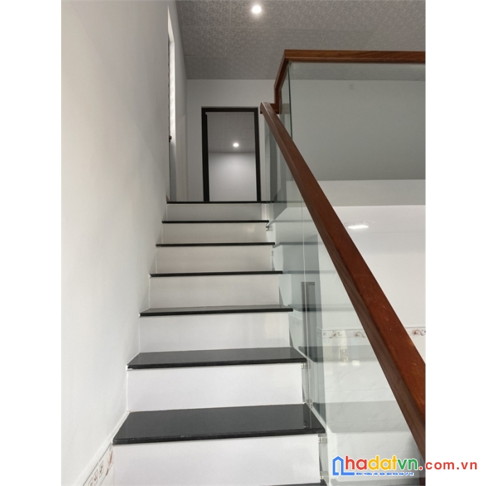 Nhà mặt tiền 10.5m, kinh doanh, kiệt đường lê duẩn  chỉ 2.x tỷ