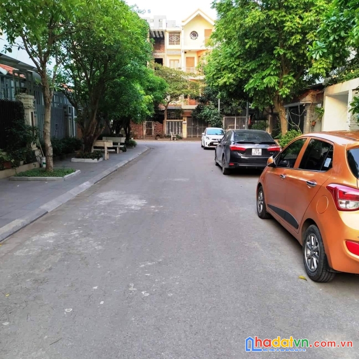 Bán biệt thự kđt việt hưng, 170m2, 3 tầng, 26.5 tỷ. lh 0936544988