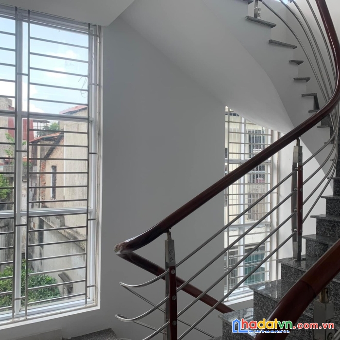 Nhà đẹp nguyễn sơn long biên 48mx5t chỉ 4.8 tỷ