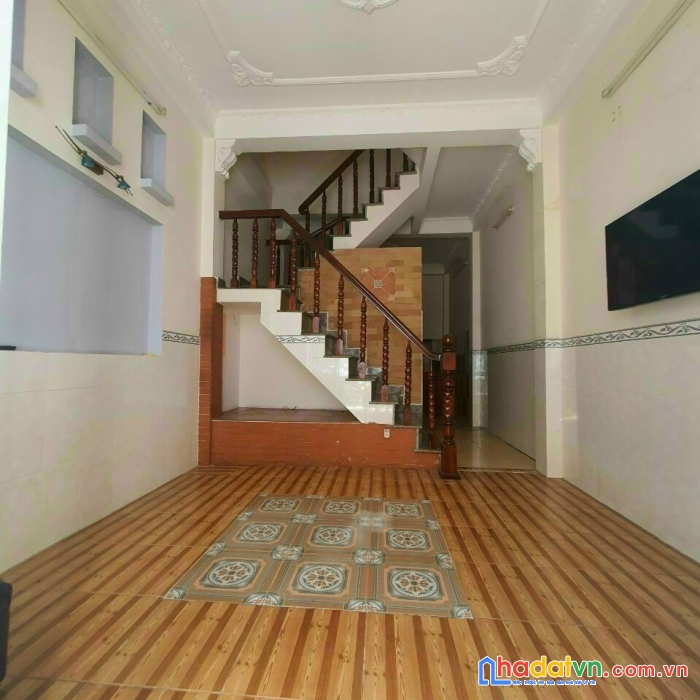 Nhà 3 tầng nguyên hồng, 28m2, 4.1 tỷ tl
