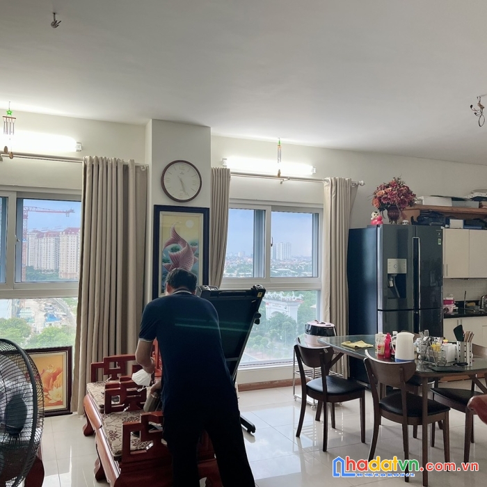 Bán chcc vườn đào 689 lạc long quân 126m 3pn2vs full nội thất view đẹp