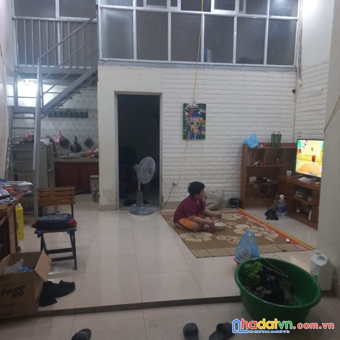 Hà trì hà đông 42m 1,5 tầng mt4,3m giá 2.3 tỷ 
chủ cần bán giảm 100 triệu, giá chào mới 2.3 tỷ.