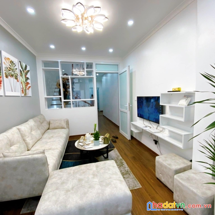 Nhà đẹp 4 tầng trung kính-cầu giấy,tặng full nội thất xịn,sổ nở hậu,ở ngay.dt 52m chỉ 5.8 tỷ.
