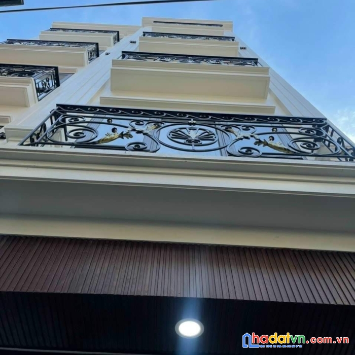 Mặt phố nguyễn văn cừ kinh doanh sầm uất vỉa hè rộng 95m 4 tầng mt 4 m 20 tỷ long biên.
