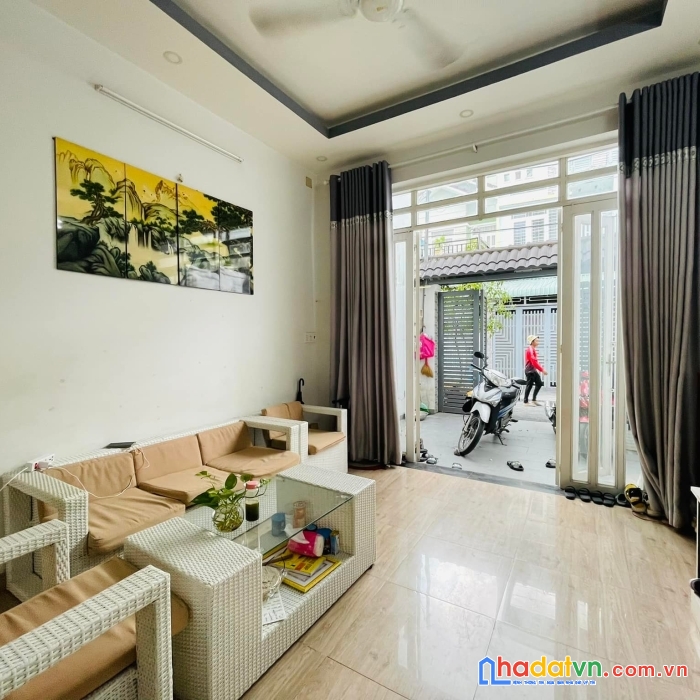 Nhà đẹp p.thạnh lộc, q12 - 125m2, xe hơi ngủ trong nhà.