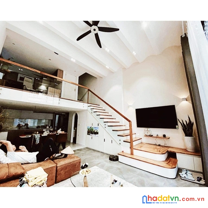 Bán nhà quan nhân, 45m2 * 6t, mt 4.5m, 5.48 tỷ, ô tô, sát hồ, kinh doanh.
0852.270.902