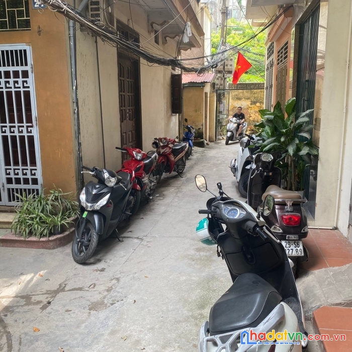 Bán nhà phố đội cấn, ngõ thông mặt tiền gần 5 mét dt 40 mét giá 4.36 tỷ