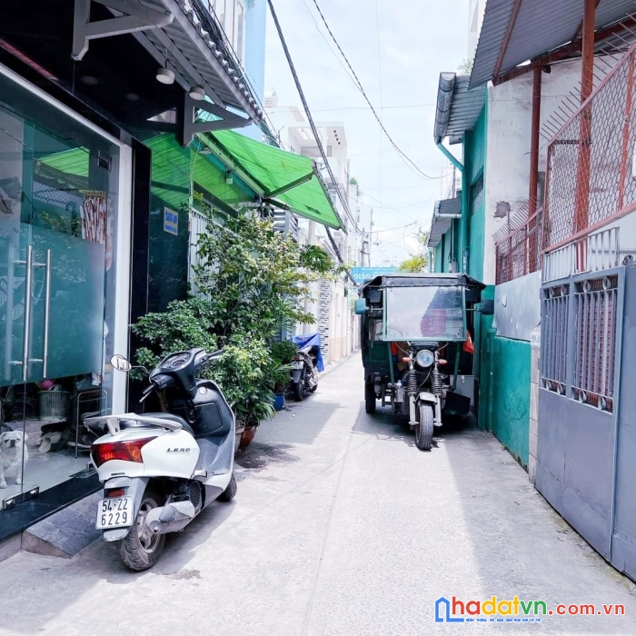 Biệt thự mini  tôn thất thuyết ngang 6 x 16 m dt 88m2 đúc mới 2 tấm q4 có 9 tỷ.