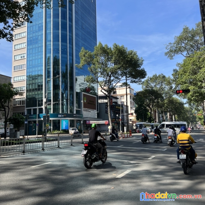 Cho thuê nhà mt trần hưng đạo q1, 8x20m trệt 4 lầu 170tr