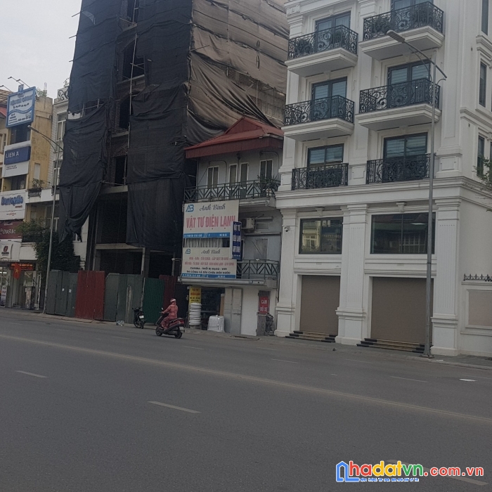 Nhà 340m2 mặt phố nghi tàm 11 tầng vỉa hè rông phố mới nhỉnh 350 triêu/m2.