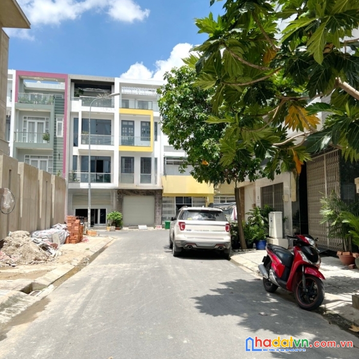 Đất trống 4.5x16 mặt tiền đường số kdc bông sao phường 5 quận 8