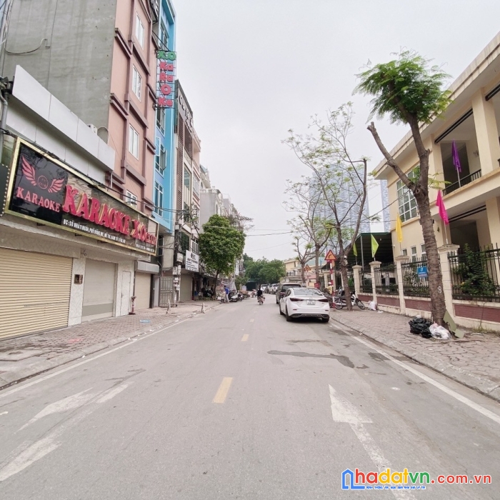 Bán gấp nhà đồng me kinh doanh,vỉa hè rộng, đuờng ô tô tránh dt 55m2 5t mt 4,1m giá 16 tỷ ctl
