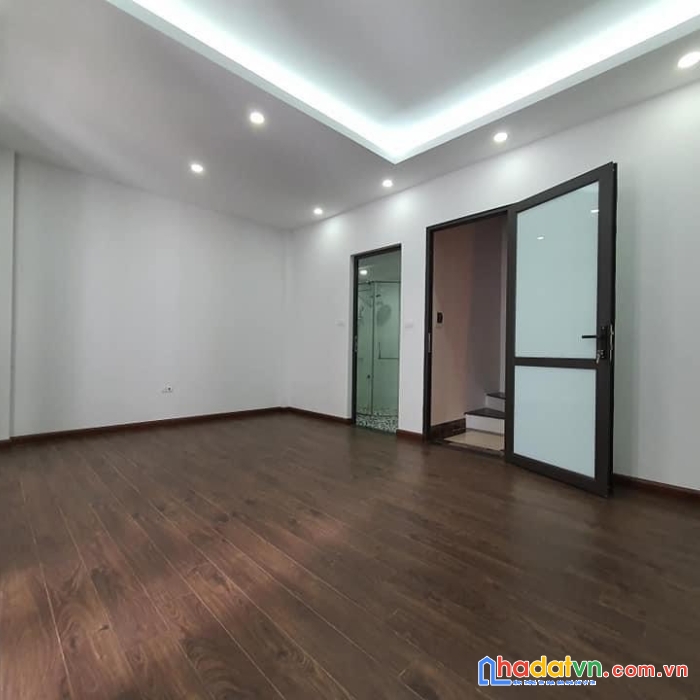 3.x tỷ có ngay nhà  aí mộ bồ đề 40mx5t, ôtô đỗ cửa