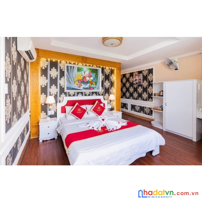 Bán khách sạn khu tên lửa, thu nhập 300 triệu 1 tháng - dt 6x 23, 7 tầng , có thang máy