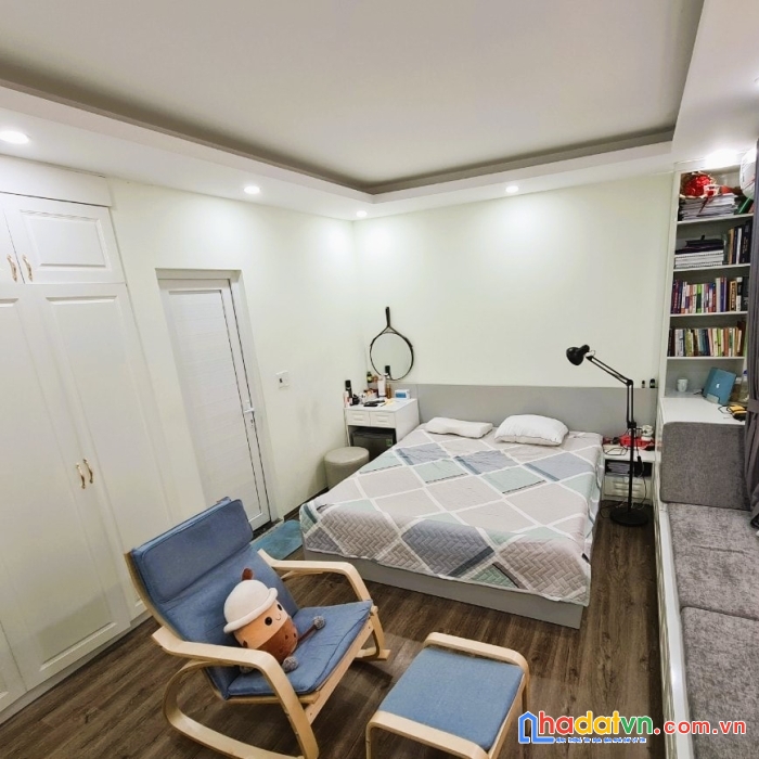 Chính chủ bán nhà phố lô góc tân mai: 37m2*5 tầng*5 ngủ, mt 3.5m, ngõ ô tô thông chợ, 7 tỷ