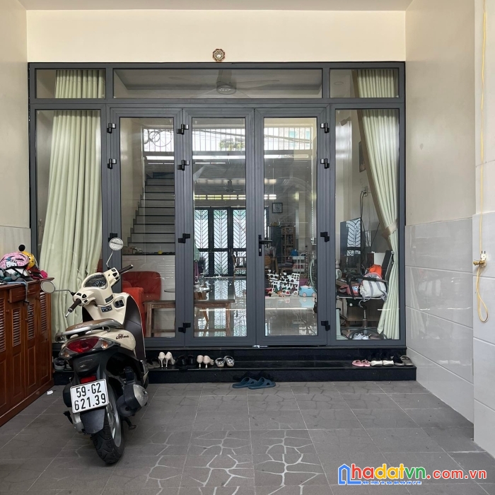 Bán nhà, đường đông bắc, quận 12, dt 80m2.