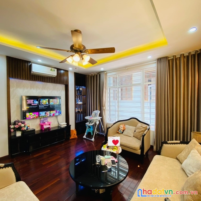 Siêu đẹp biệt thự bồ đề 120m chỉ 15 tỷ đường cc trước mặt