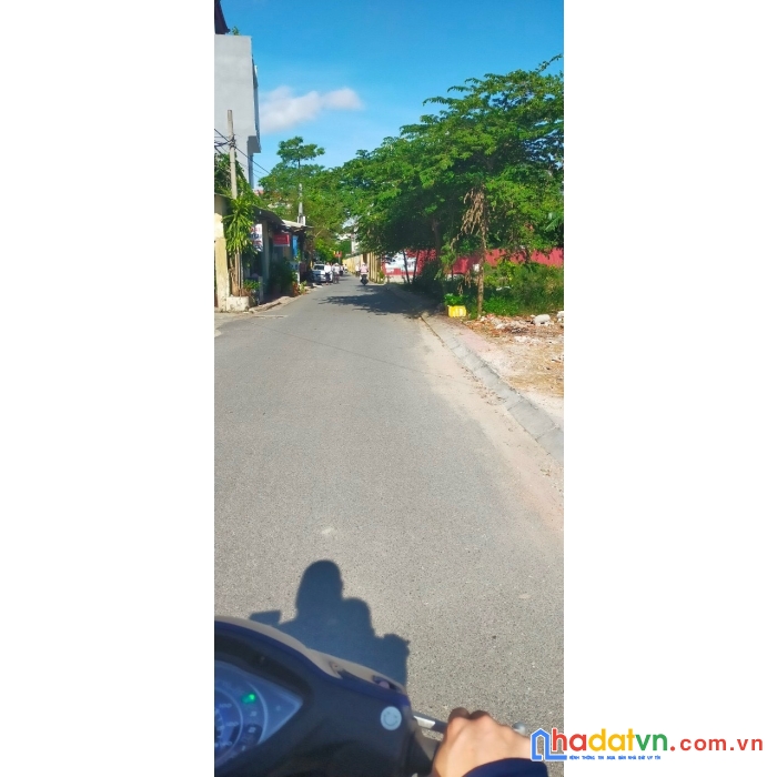 Nằm trên trục đường chính của thôn,có tiềm năng tăng giá trong tương lai...
