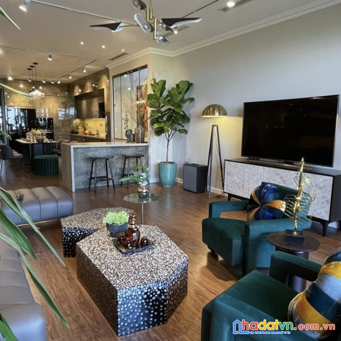 Đẳng cấp vỉa hè kinh doanh view hồ cổ linh long biên 6t 90m2 mt 5m. alo mr báu.