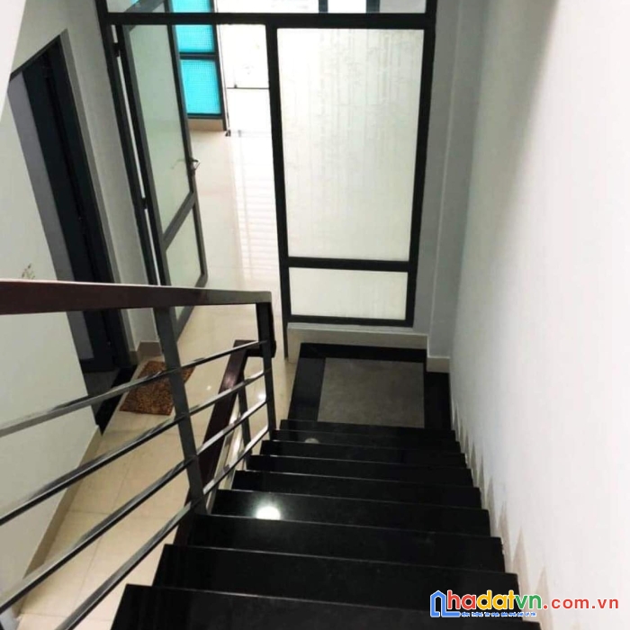Giảm 1 tỷ giá chào mới 17 tỷ. 
hàng ko đạt chuẩn ký hợp đồng điện tử