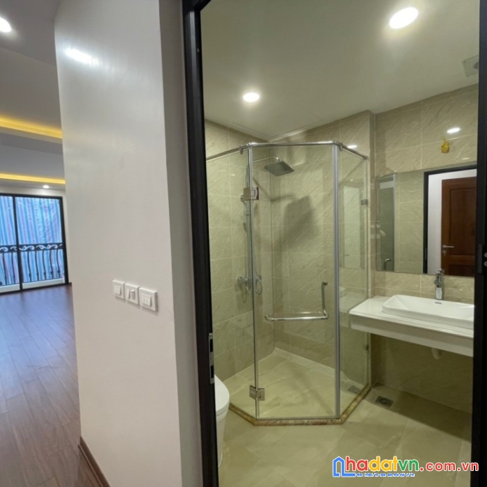 Nhà mới phố chùa láng, dt 61m² x 8 tầng,  nhỉnh 12 tỷ, có thang máy
