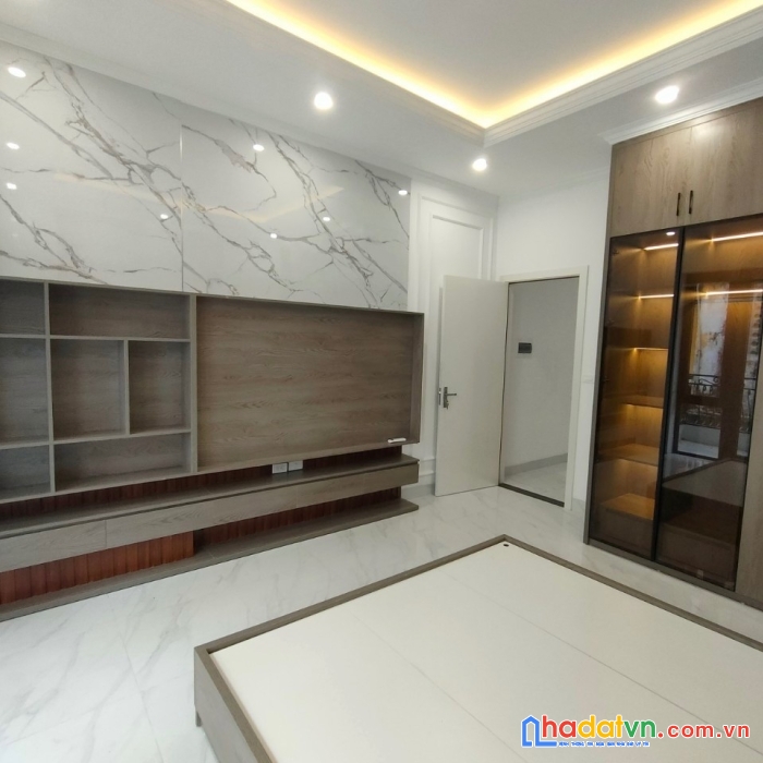 Hiếm bán nhà hàm nghi ô tô vào nhà gần phố dt 54m2 5t mt giá 8,5 tỷ có thương lượng