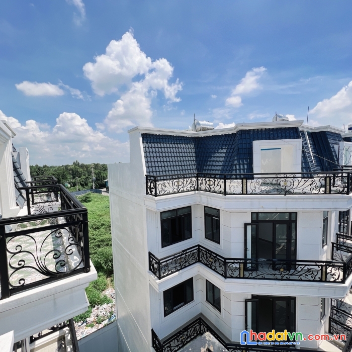 Nhà rẻ 1 trệt 3 lầu sân thượng chỉ có hơn 5 tỷ/căn có sổ hồng và hoàn công tặng ngay 180 triệu và