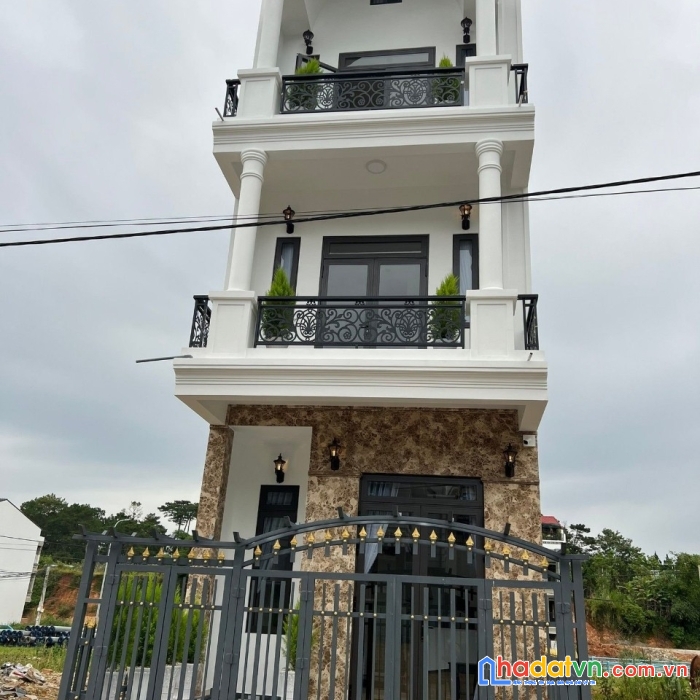 Bán khách sạn mới xây ( đã hoàn công ) - đường phạm hồng thái - phường 10 - tp đà lạt