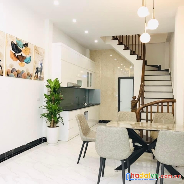 Bán nhà nguyễn văn cừ, 41m2 nhà mới 5 tầng  ,oto vào nhà giá chỉ 5,85 tỷ