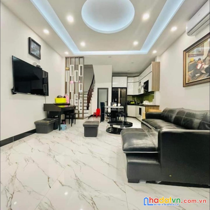 Nhà đẹp ở ngay - 5m ra ô tô - ngõ thông các ngả - phố trần khát chân - trung tâm quận hai bà