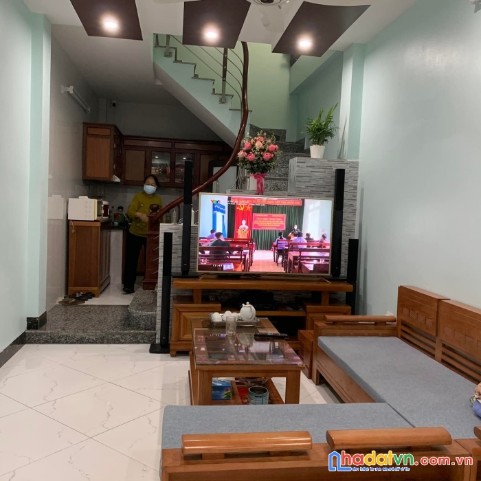 +chỉ nhỉnh 4 tỷ có ngay căn nhà 5 tầng - phố nguyễn sơn - long biên - ô tô đỗ cửa tiện ích ngập