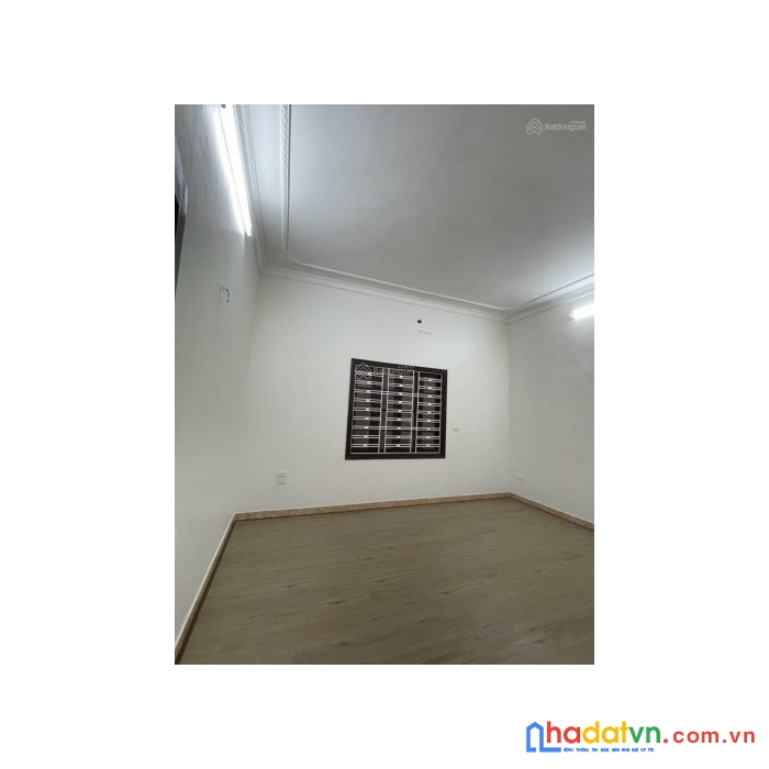 Nhà đẹp xuân đỉnh cần bán gấp, rộng 40m x 4 tầng, cách đường lớn 20m, oto đỗ cửa, 4 tỷ.