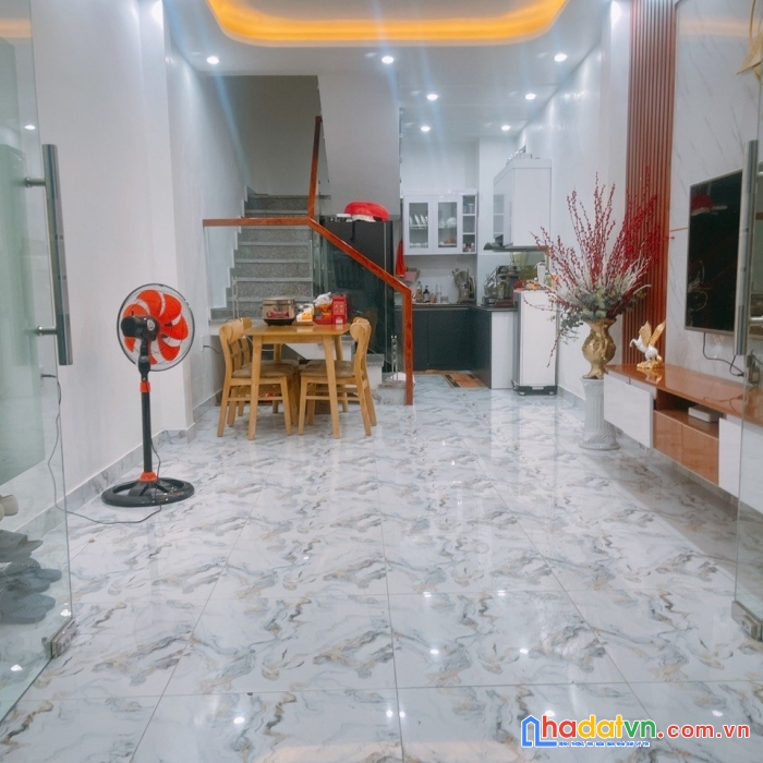 Chính chủ cần chuyển nhượng căn nhà 3,5 tầng vị trí đẹp tại hồ sen quận lê chân hải phòng