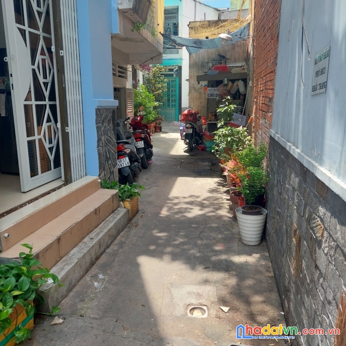 Nhà đẹp cách hẻm xe hơi vài bước chân gần cầu chữ y- hưng phú p8 q8. - giá 3.6 tỷ. thương lượng.