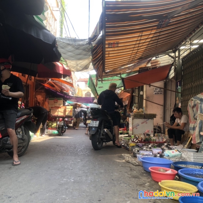 Cần bán căn nhà mặt chợ tân mai, gia đình chuyển về ở gần con nên có nhu cầu chuyển đôi, 27m x  4