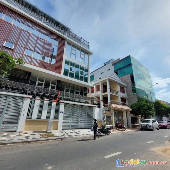 Bán nhà mặt tiền lô góc nhiêu tứ, phú nhuận, 120 m2 giá hơn 10 tỷ