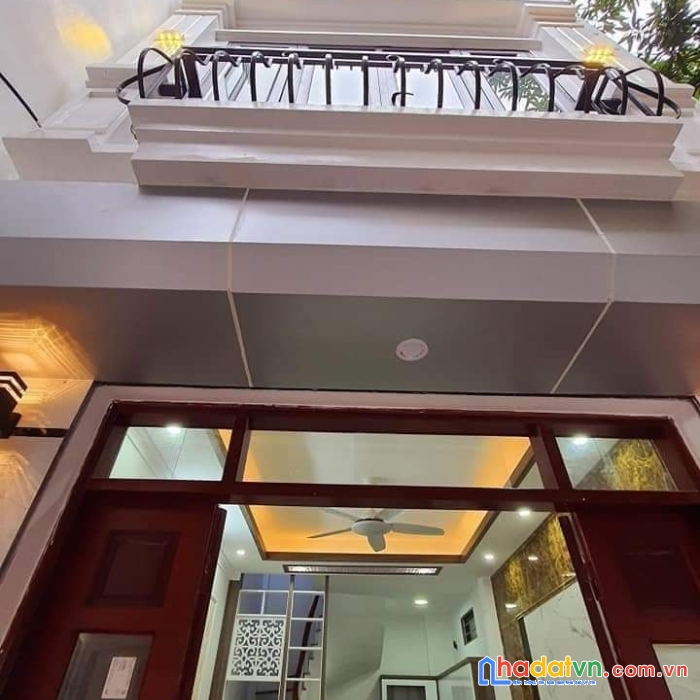 Nhà mt chợ đầu mối, 6 tầng, 100m2, thang máy kd