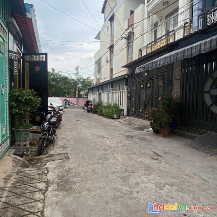 Bán nhà thới an quận 12 ô tô ngủ trong nhà.