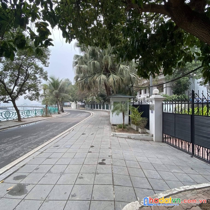 Bán biệt thự mặt phố tây hồ - biệt thự gần 500m2 - đẳng cấp khẳng định. gía 269 tỷ.