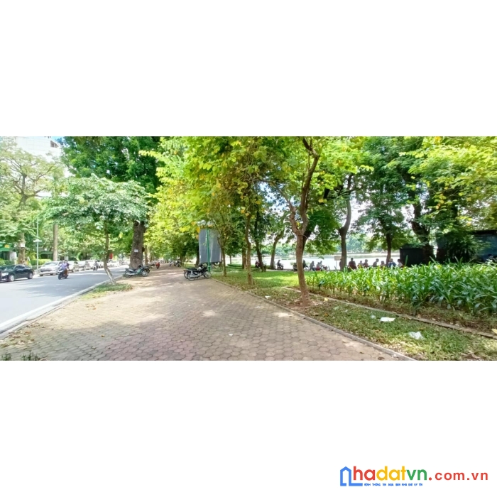 Khu vực hiếm bán, thang máy, ô tô vào nhà, apartmemt dòng tiền ổn định.