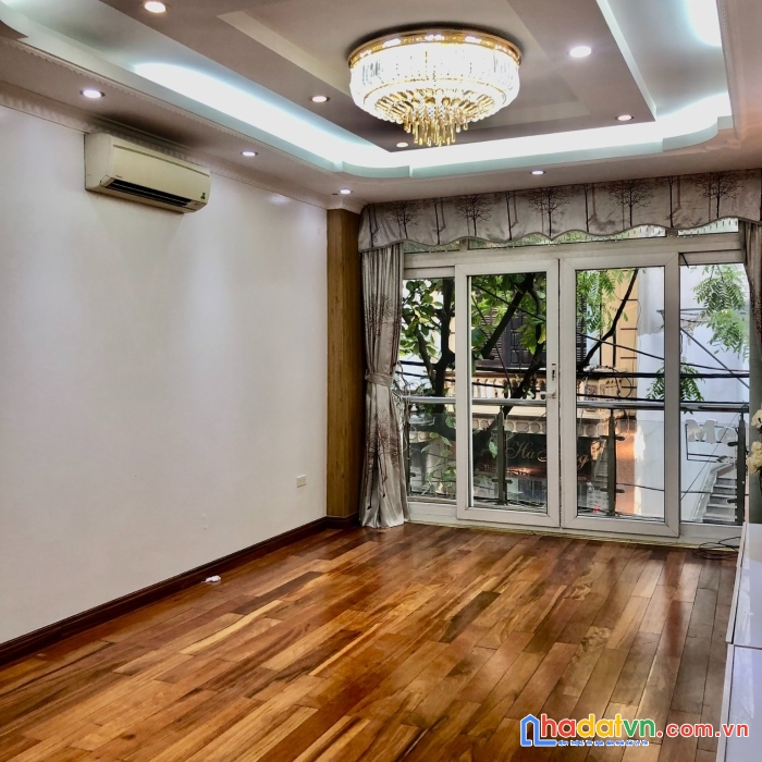 Hiếm, đẹp phố vip triệu việt vương,  phân lô, ô tô, full nội thất sang,  xịn.