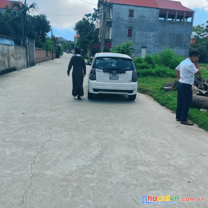 Cần tiền bán rẻ hơn hàng xóm 200 tr
thôn tam sơn xã lãng sơn yên dũng bắc giang
vị trí trục chính