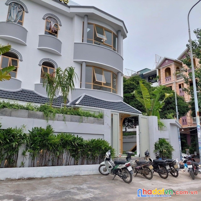 Biệt thự khu đường hoa phan xích long, p.3 , q. bình thạnh, 16x18m, trệt 2 lầu, hđ thuê 110tr/tháng