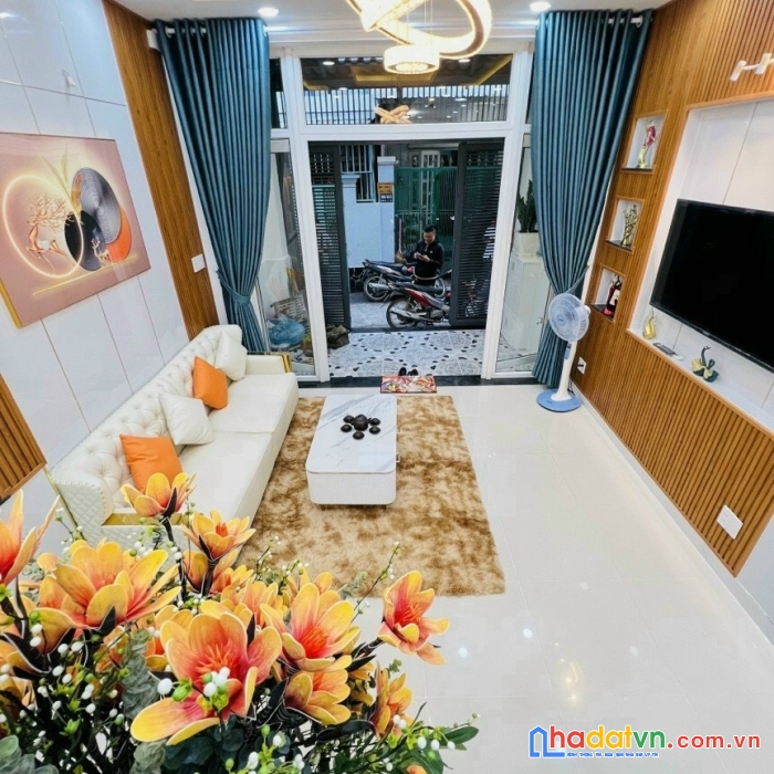 Nhà đẹp, hẻm 4m, phan đăng lưu, 4 x 12.6m, 2 lầu, giá 8.6 tỷ bớt