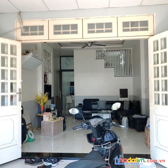 Bán nhà cạnh vincom plaza lê văn việt, hiệp phú, giá 65 triệu/m2.