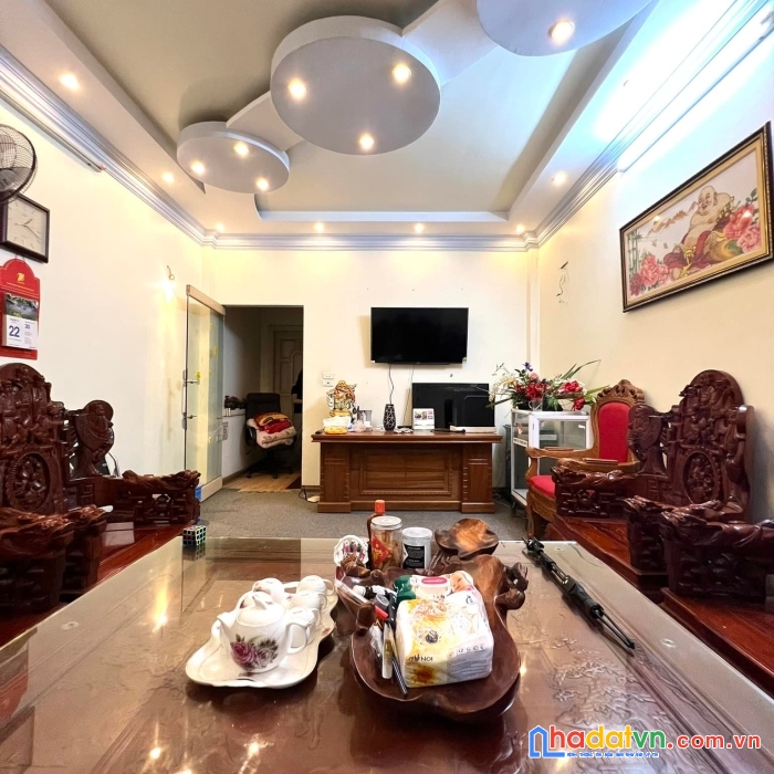 Phương mai, ô tô, kinh doanh: dt 40m2; 5 tầng; mặt tiền 4,2m; giá chào 9,2 tỷ.